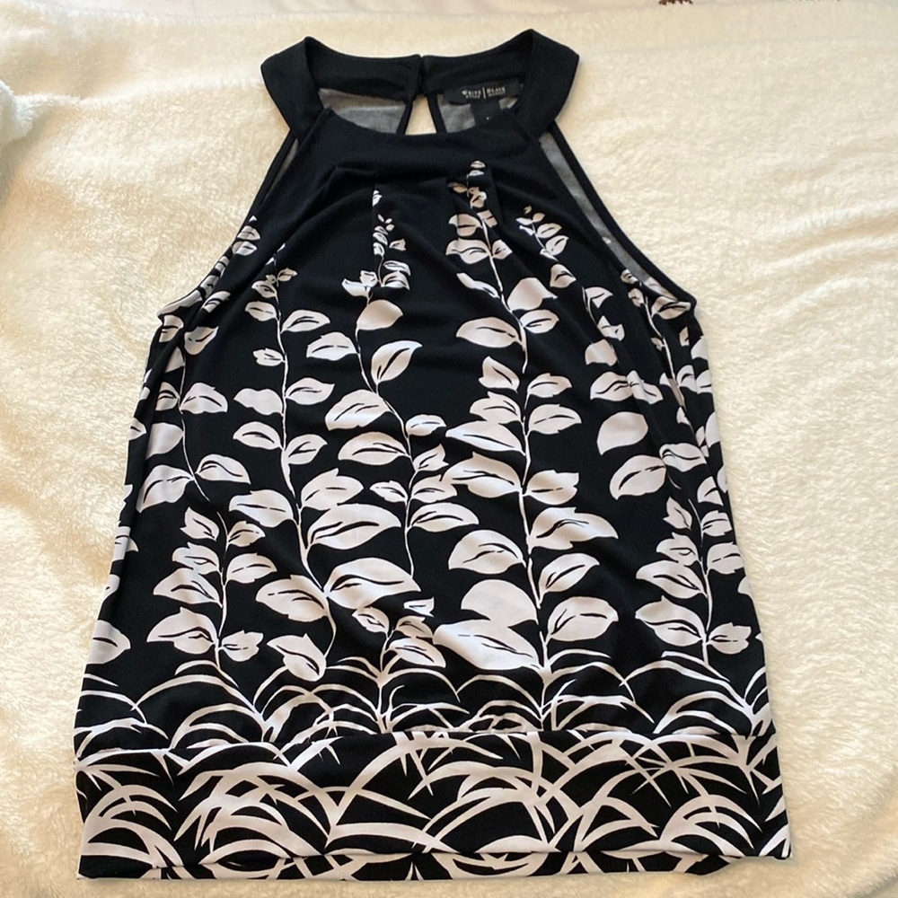 Super cute black & white racer back cut top